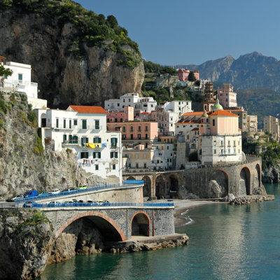 «Nessie Amalfi Coast On Canvas» par Mkistryn, photographie