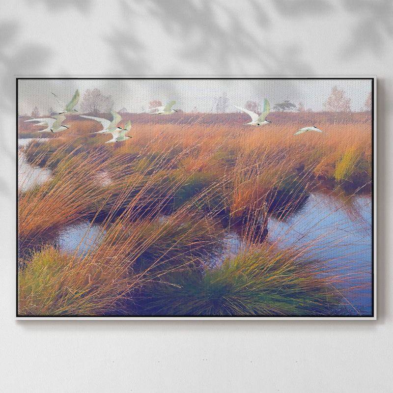 Marshland Hues II, peinture sur toile encadrée, H 27 po x l 41 po x P 2 po, Cadre blanc
