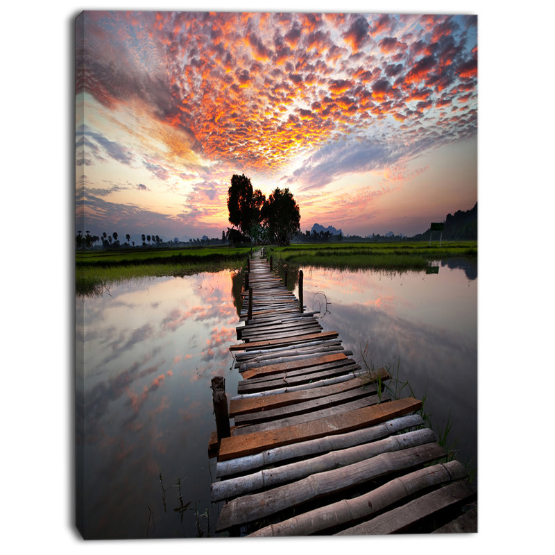 « bridge en bois », reproduction de photo sur toile tendue "the spectaculaire sky", H 40 po x l 30 po x P 1 po