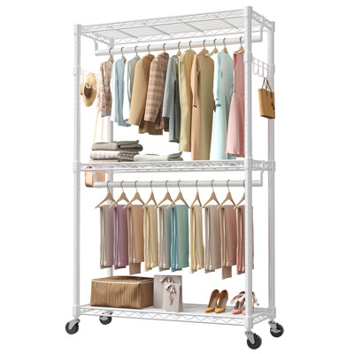 Portant à vêtements sur roulettes grande taille avec tablettes à 3 niveaux, support à vêtements robuste sur roulettes avec tringles de suspension doubles, unité de rangement réglable avec crochets latéraux et pieds de nivellement, noir