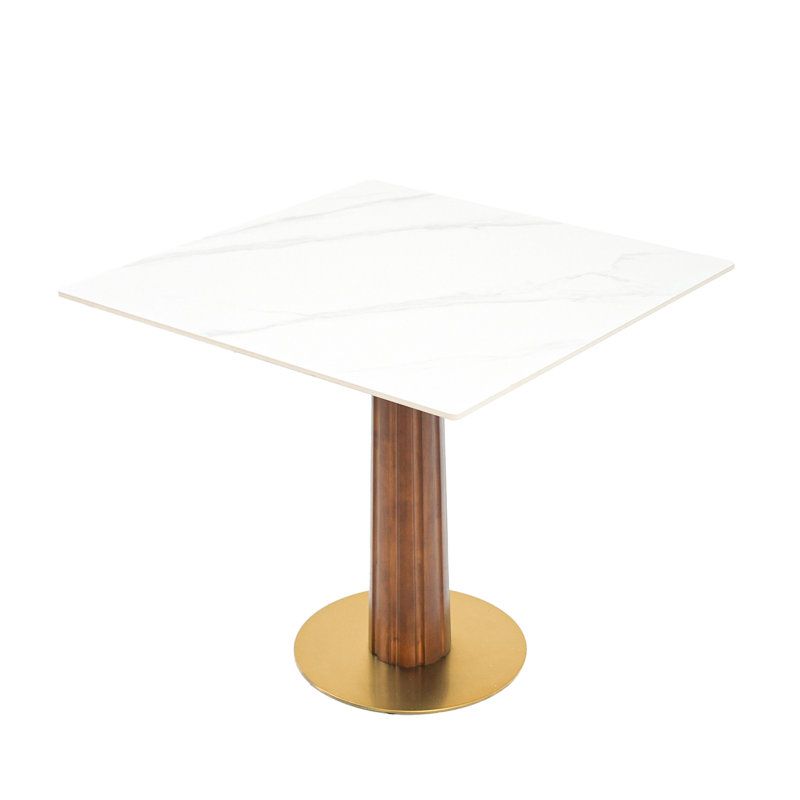 Table en pierre frittée de 33,5 po avec des pieds en bois et une base dorée pour les réunions de 2 personnes dans les petites cuisines. Conception élégante, utilisation dans les salles à manger, durabilité de style contemporain