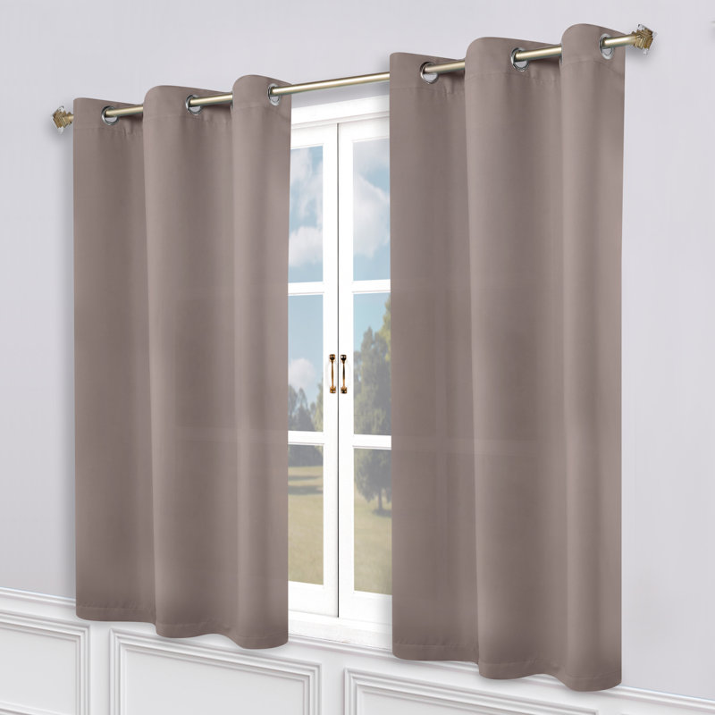 Paire de rideaux obscurcissant avec œillets Millendon, L 52 po x L 63 po, Taupe
