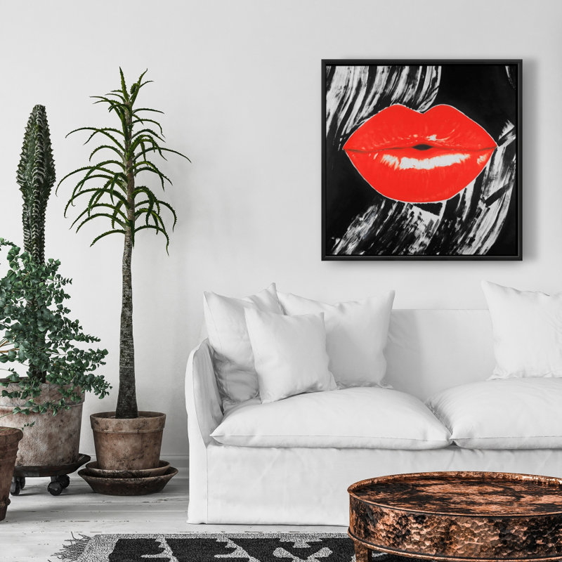 " Pouty Glossy Lips "