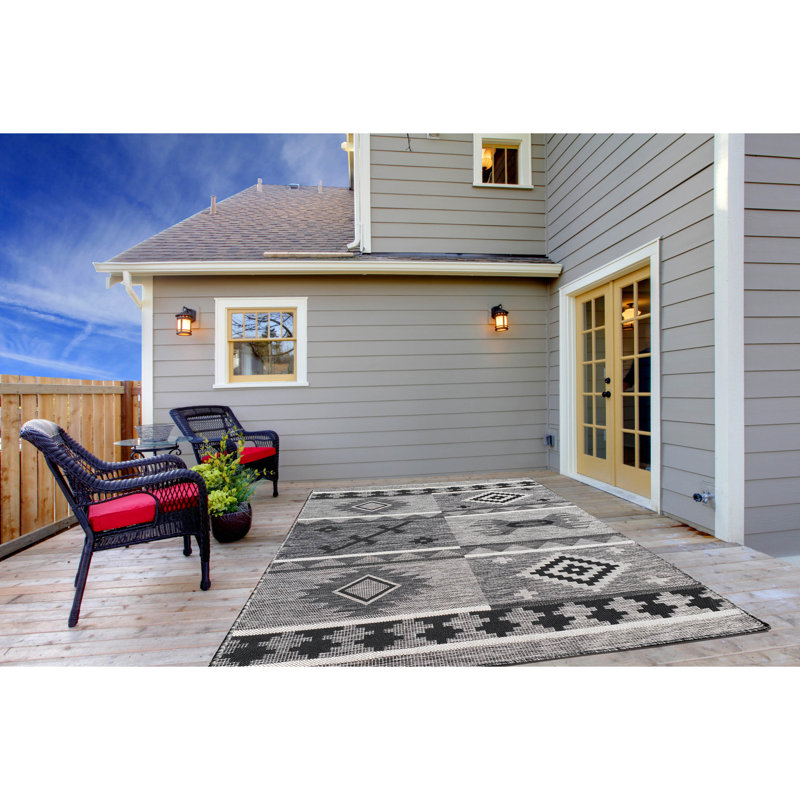 Tubbs Southwestern Indoor / Outdoor Rug, Rectangle 5'3" x 7'6"