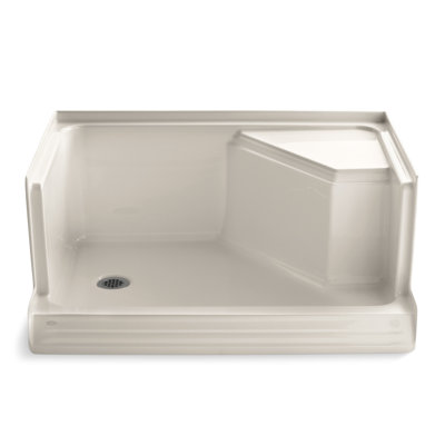 Base de douche à drain à gauche à seuil simple 48 po x 36 po Memoir® avec siège intégré à droite