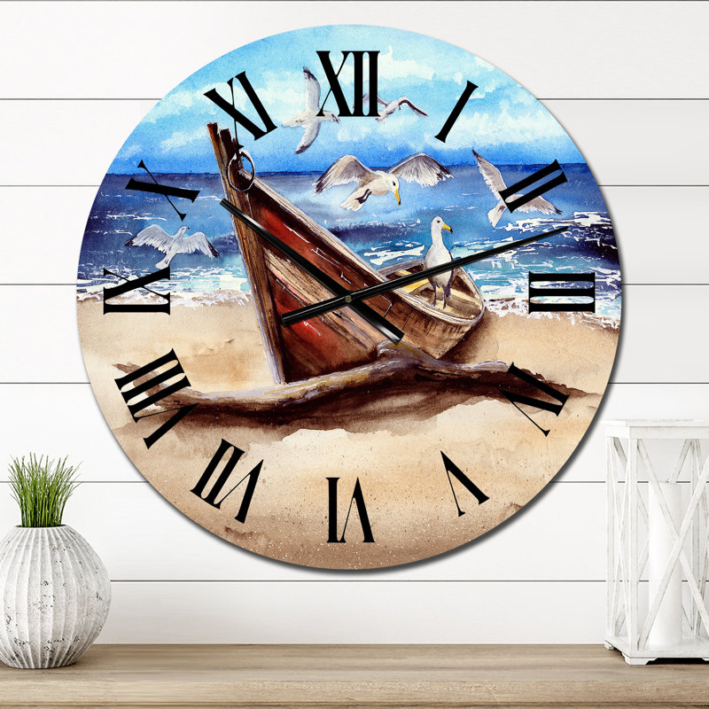 Un vieux bateau de pêche sur la plage de sable - horloge murale nautique et côtière, Petit