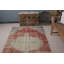 Tapis turc rouge et beige fait à la main avec un design unique en laine pour votre maison