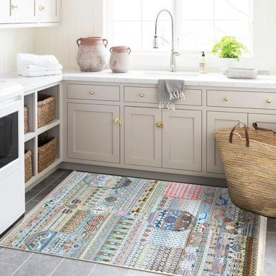 Tapis décoratif multicolore à motifs et chiffres multicolores de la collection Barcelona