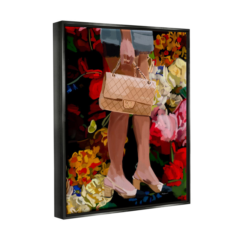 «Trendy Girl With Hand Bag», impression encadrée sur bois, H 21 po x l 17 po x P 1,7 po, Cadre flottant noir de jais