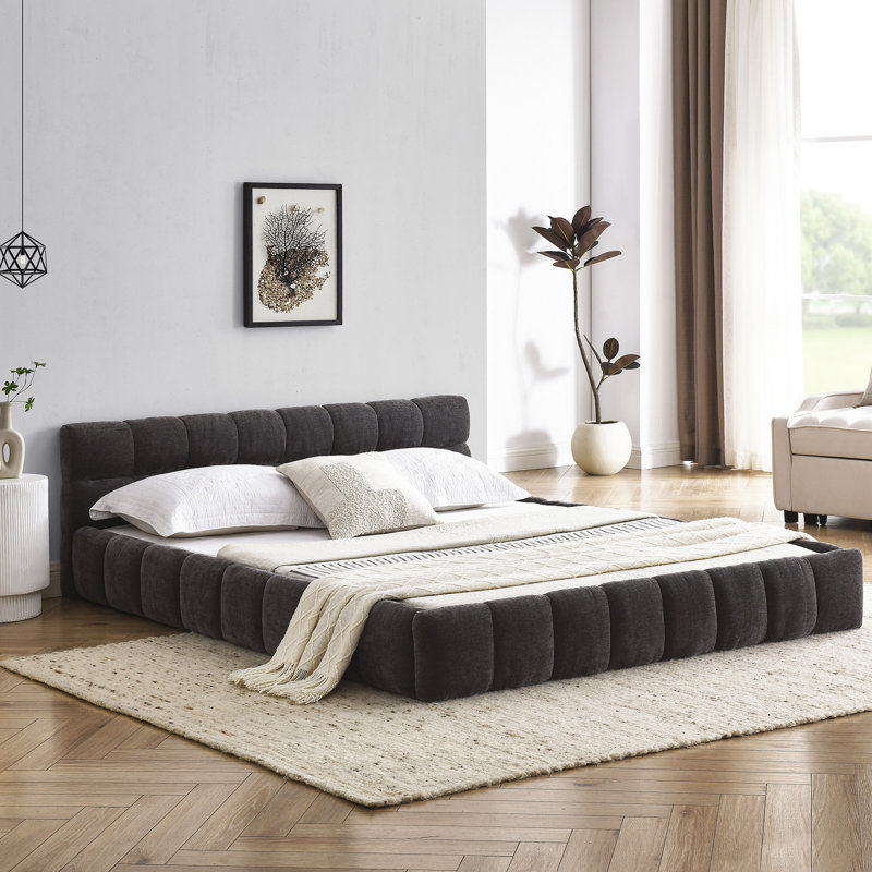 Grand lit gris foncé avec revêtement en chenille épais, structure solide, sans sommier tapissier pour la chambre à coucher