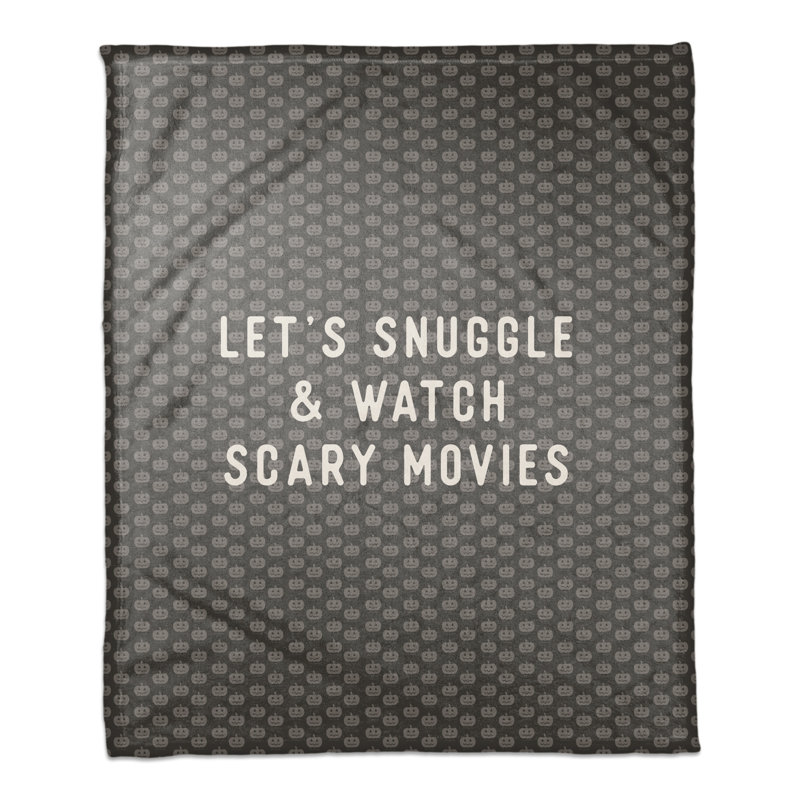  Jeté Snuggle and regarder des films effrayants