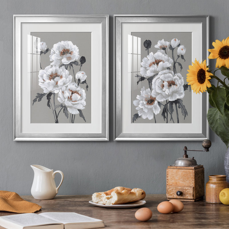 Peony Profusion I, reproduction encadrée de qualité supérieure - prête à être accrochée, Cadre argenté