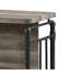 Îlot de cuisine à 5 tablettes en chêne antique et gris sable, offrant une grande capacité de rangement pour les verres à bouteilles, un plateau de table avec des pieds en métal robustes