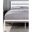 Grand lit en métal blanc - Style contemporain décontracté avec capacité de poids de 500 lb dans un design moderne