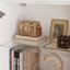 Bibliothèque murale symétrique 31,5 "x l 63" avec portes et tablettes en verre