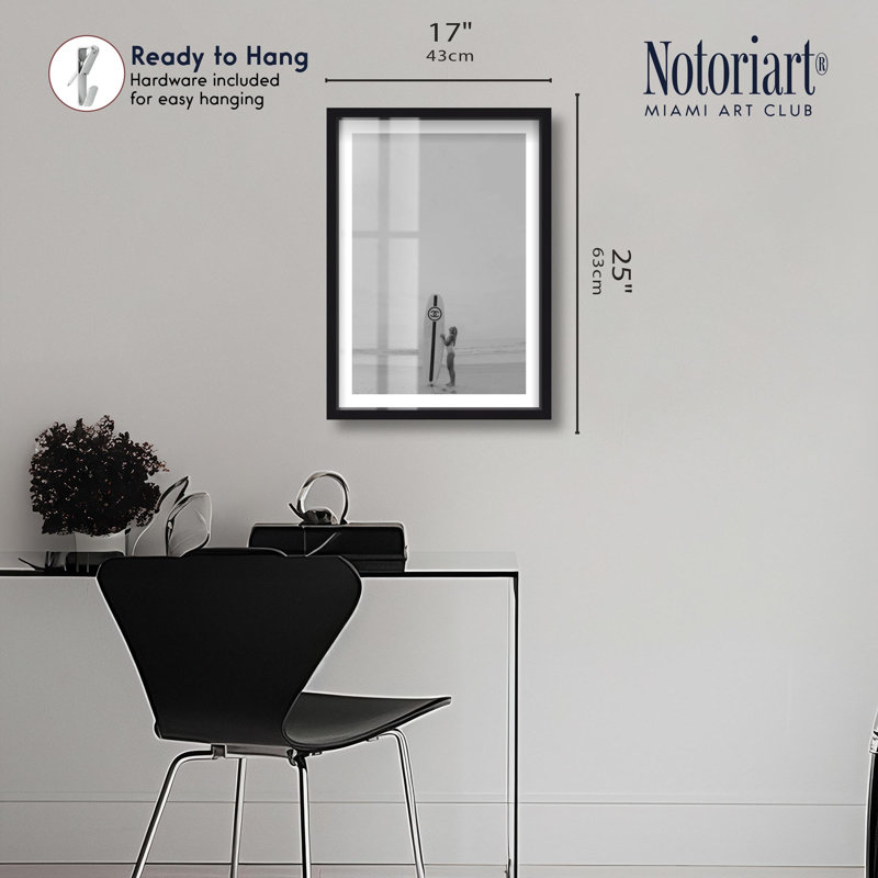 «Surfing Day Shadowbox Print» par Notoriart, H 25 po x l 17 po, Noir