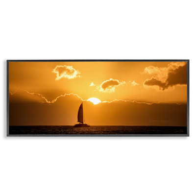 Voilier au coucher du soleil