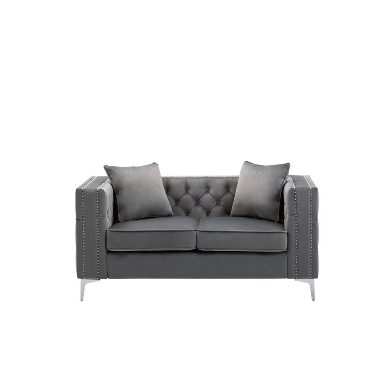Comfortable Velvet Loveseat With Nailhead Trim And Button Tufting, Ideal For Relaxing And Entertaining.
