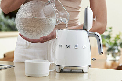Smeg KLF05 50s Style Retro Mini Kettle 0.8L, White