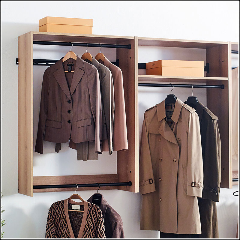 Système de placard modulaire Devi Oak, personnalisable et peu encombrant pour les solutions de rangement modernes.