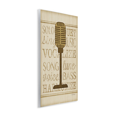 Art musical sur plaque de mots de musique et microphone, design par Jennifer Pugh