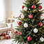 Boules de Noël rouges et blanches - Ensemble de décorations incassables | Matériau en plastique incassable, thème classique rouge et blanc, suspension facile pré-câblée, conception légère et sécuritaire pour les branches.