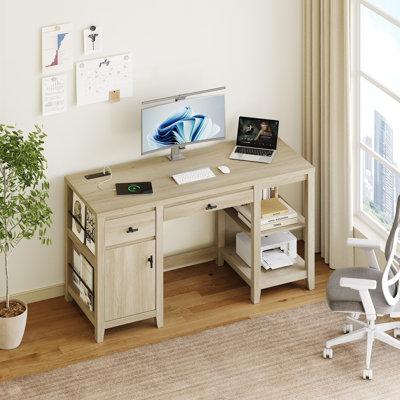 Bureau de direction de 58 po avec plateau à clavier pliable et station de charge, bureau à domicile en bois de ferme avec tiroirs et porte-revues, grand bureau d'écriture pour bureau personnel et bureau, bouleau naturel