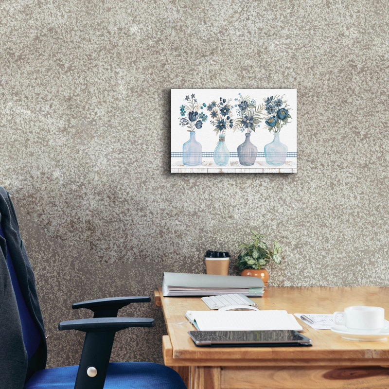 «Feeling Blue Florals» par Cindy Jacobs, estampe numérique sur toile, 40 po x 26 po, H 12 po x l 18 po x P 0,75 po