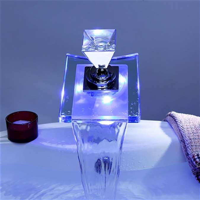 Robinet de lavabo de salle de bain à DEL avec robinet en laiton chromé