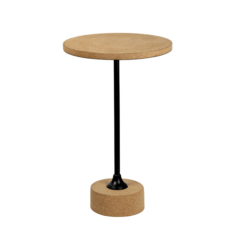 Table de bout à piédestal rond 23,5 po Calix, liège brun clair et table d'appoint en fer noir mat pour le salon ou la chambre à coucher Calix