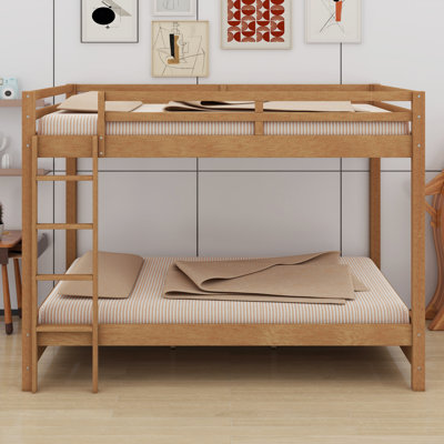 Lit superposé en bois avec échelle