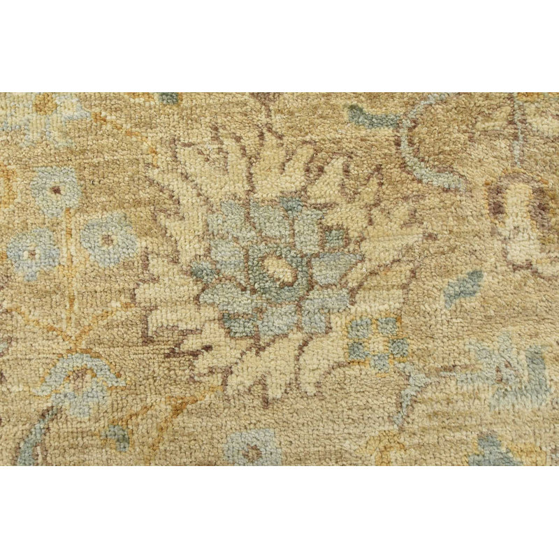 Tapis beige unique de 6 pi 2 po x 6 pi 3 po