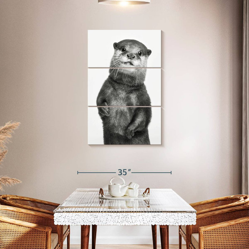 Brampt Monochrome Otter, 45" H x 28" W
