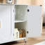 Buffet blanc avec 3 portes et tablettes amovibles pour le rangement de cubes de relaxation