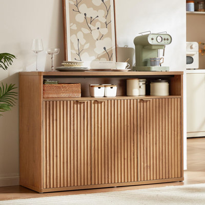 Buffet en bois cannelé à 3 portes, tablettes ajustables et rangement ouvert
