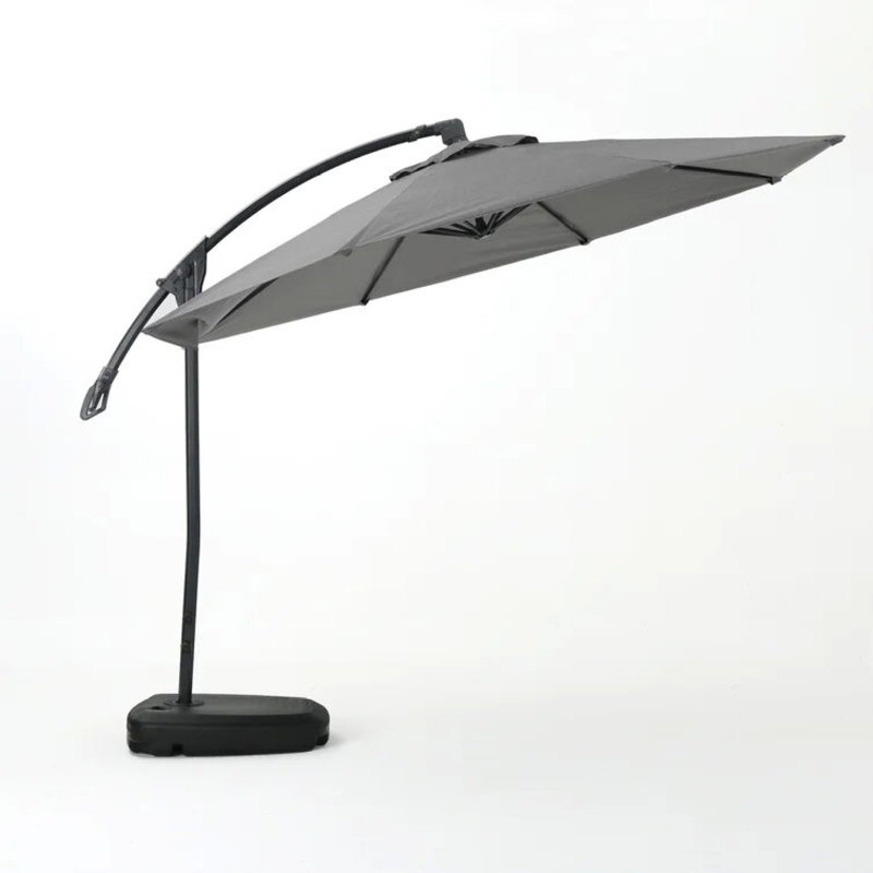 Parasols de patio modernes, design gris aluminium, idéal pour les repas à l'extérieur