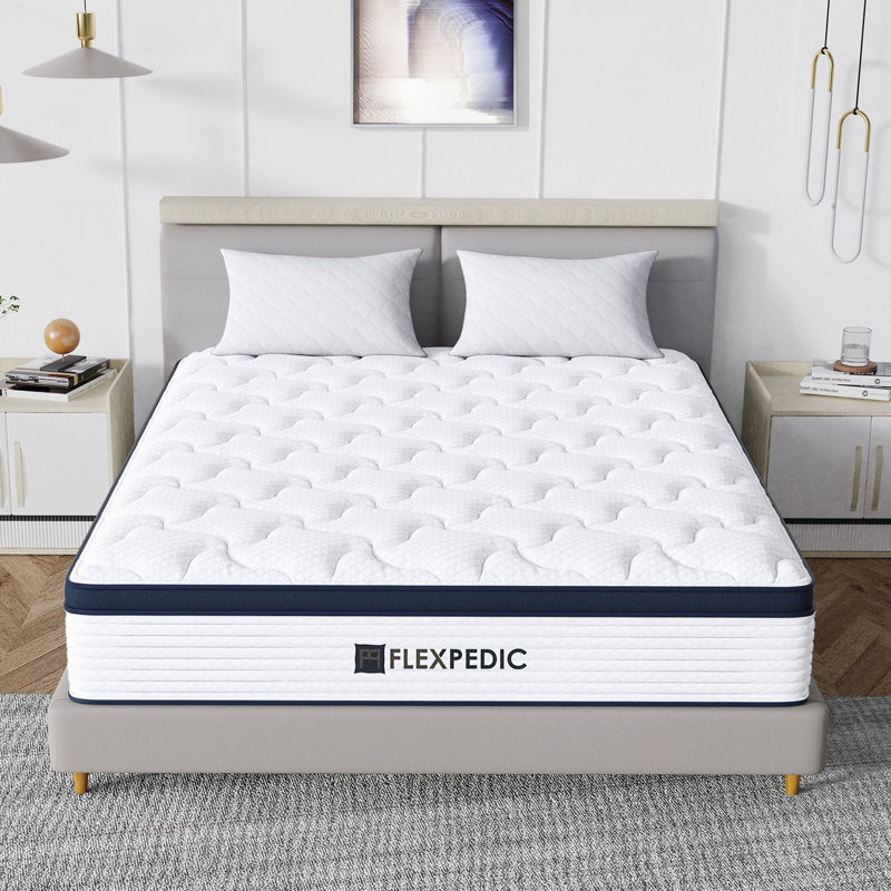 Matelas hybride profond 8 pouces avec plateau Euro Cloud, mousse à mémoire de forme et ressorts ensachés pour isoler les mouvements et soulager la pression.