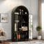 Armoire de rangement arquée moderne avec portes en verre, tablettes ouvertes et cadre en métal