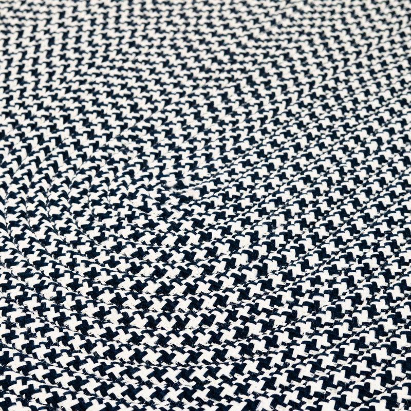 Tapis intérieur / extérieur Milton Houndstooth - bleu marine, Ovale 2 pi 3 po x 3 pi 10 po
