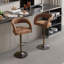 Ensemble de 2 tabourets de bar réglables George avec accoudoirs à dossier George, tabourets pivotants en cuir synthétique à hauteur de comptoir avec repose-pieds, îlots de cuisine pour la salle à manger, bar maison, café, brun-1011980004-1069806058