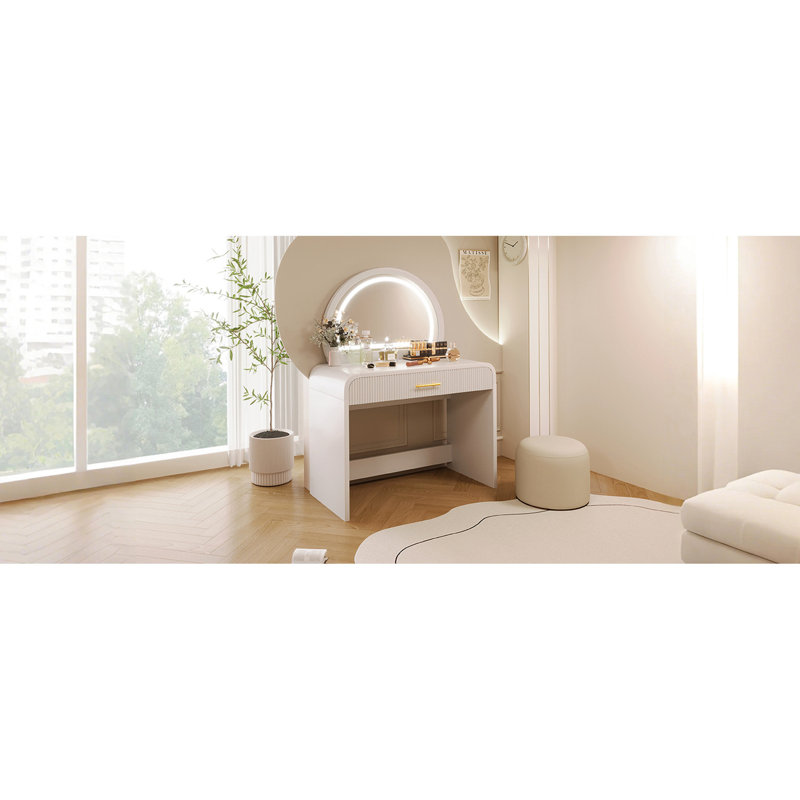Meuble-lavabo blanc de 39 po avec miroir et tiroir pour la chambre à coucher. Bords courbés et attrait visuel. Vaste espace de rangement pour les produits de beauté. Matériau confortable. Assemblage rapide