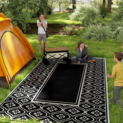 Reversible Outdoor Rug, 9' x 18' Waterproof Plastic Straw Floor Mat, Portable RV Camping Carpet, Large Floor Mat for Backyard, Deck, Picnic, Beach, Black & White Gourd Border