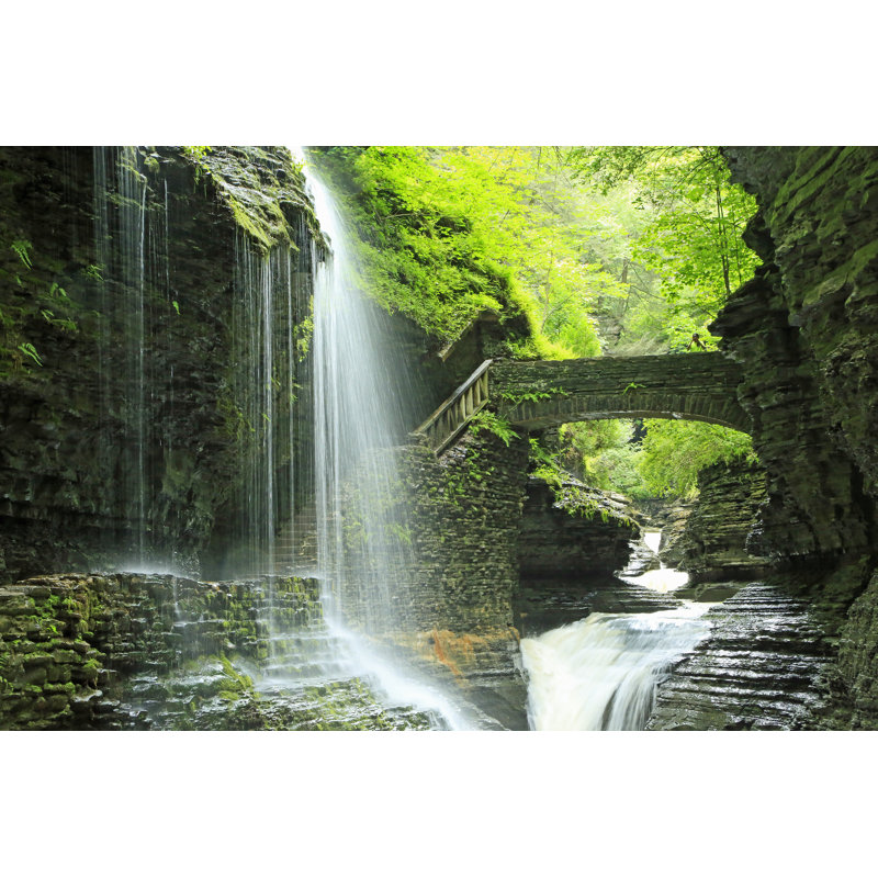 «Takengon Rainbow Falls» sur toile, H 24 po x l 36 po