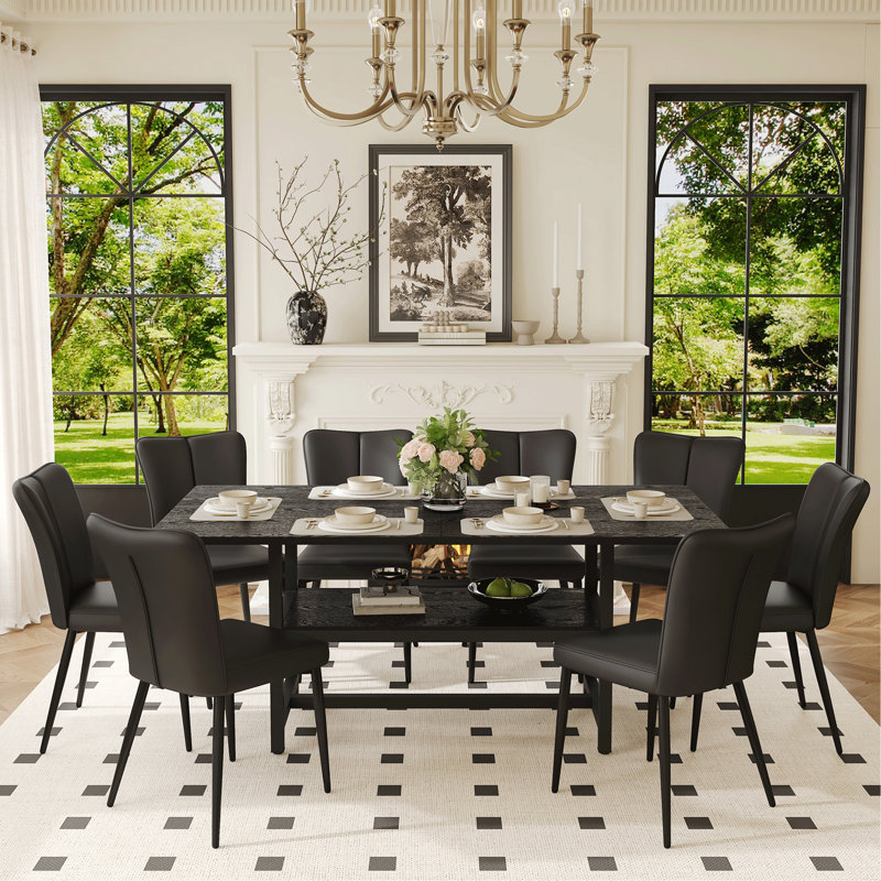 Ensemble de table et de chaises. Table de salle à manger 71 * 35,4 pouces à grain épissé noir avec fonction de rangement au milieu des pieds. Combinée avec 8 chaises en polyuréthane noir avec un motif à rayures verticales sur le dossier.