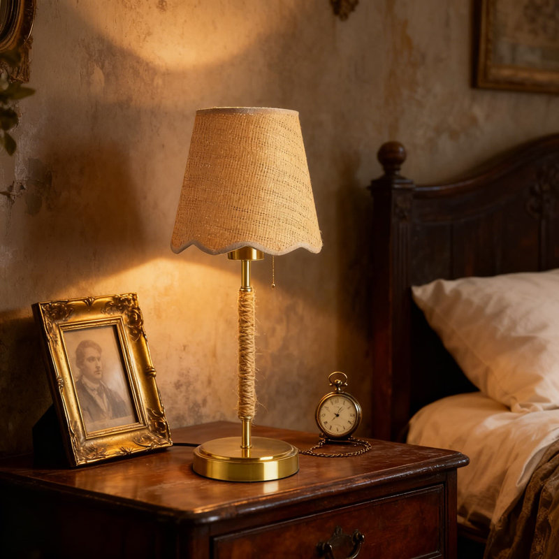 Lampe de table Boho avec contrôle tactile, abat-jour en rotin fabriqué à la main et base en laiton, lampe de table de chevet compacte pour la chambre à coucher, le salon ou le bureau