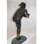 Statue en bronze Amabilia Boy joue au baseball - Taille: L 22 po x l 12 po x H 36 po.