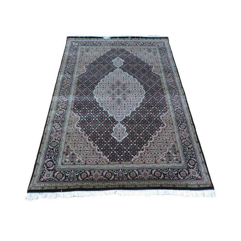 Tapis Mahi Tabrez noir en laine et soie noués à la main 4 pi 8 po x 6 pi 9 po 5A2F15F74A804001B78708BB1262E2AF