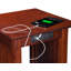 Table de bout en bois massif Tolleson avec station de charge intégrée-1678162561