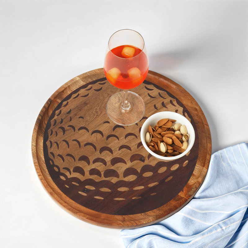 Planche de service en bois d'acacia en forme de balle de golf