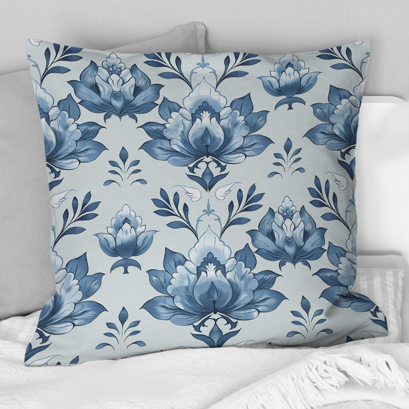 Coussin floral bleu I, H 16 po x l 16 po